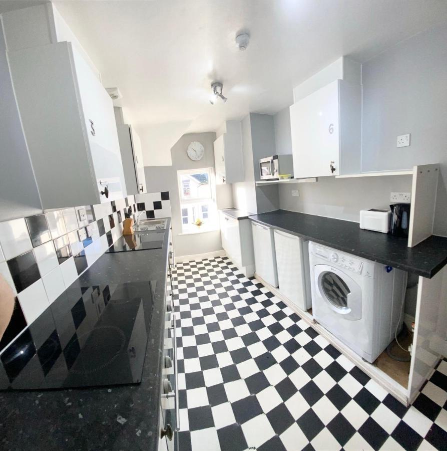 Cloud9 Guest House - By Coastline Retreats - Newly Renovated, Beautiful Ensuite Rooms Near Seafront In Town Centre, Netflix, Superfast Wifi, Communal Kitchen Bournemouth Exterior foto