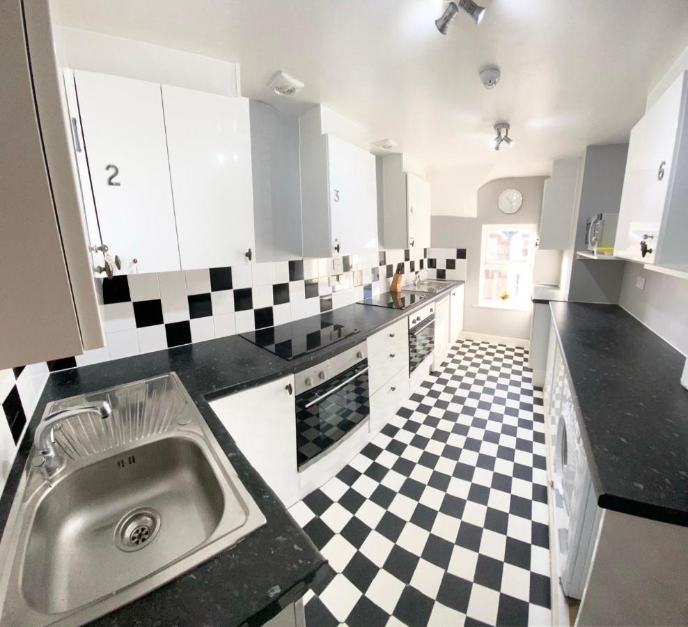 Cloud9 Guest House - By Coastline Retreats - Newly Renovated, Beautiful Ensuite Rooms Near Seafront In Town Centre, Netflix, Superfast Wifi, Communal Kitchen Bournemouth Exterior foto