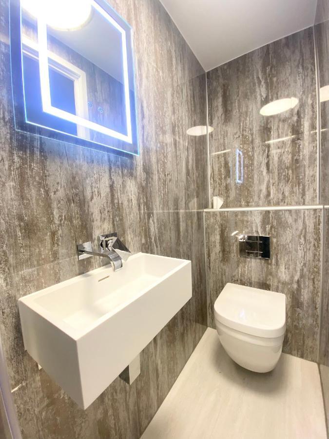 Cloud9 Guest House - By Coastline Retreats - Newly Renovated, Beautiful Ensuite Rooms Near Seafront In Town Centre, Netflix, Superfast Wifi, Communal Kitchen Bournemouth Exterior foto
