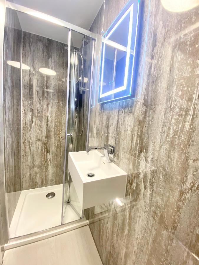 Cloud9 Guest House - By Coastline Retreats - Newly Renovated, Beautiful Ensuite Rooms Near Seafront In Town Centre, Netflix, Superfast Wifi, Communal Kitchen Bournemouth Exterior foto