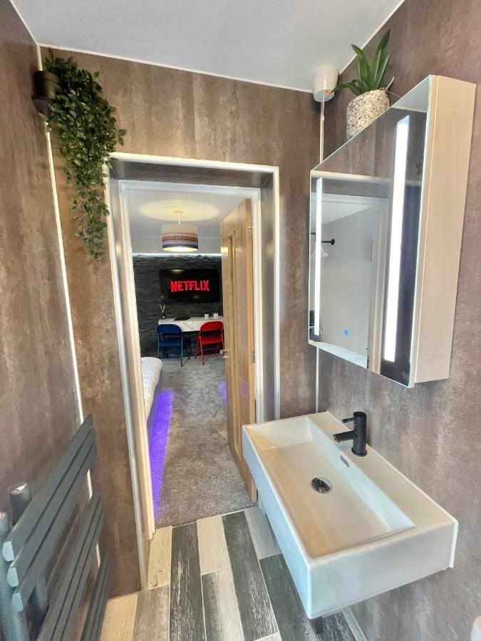 Cloud9 Guest House - By Coastline Retreats - Newly Renovated, Beautiful Ensuite Rooms Near Seafront In Town Centre, Netflix, Superfast Wifi, Communal Kitchen Bournemouth Exterior foto