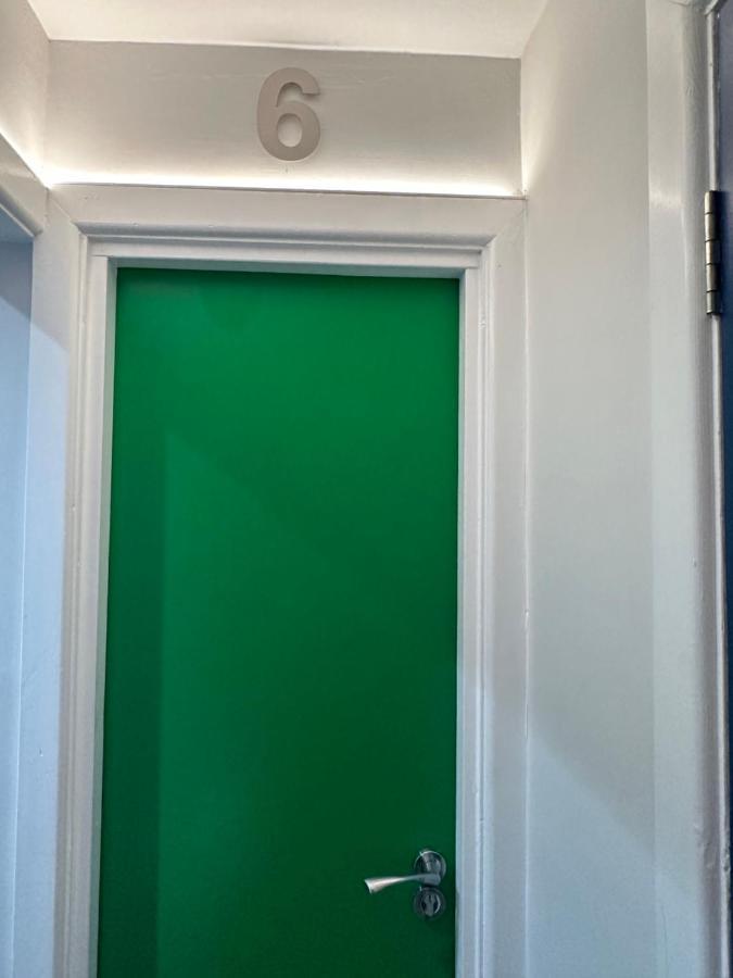 Cloud9 Guest House - By Coastline Retreats - Newly Renovated, Beautiful Ensuite Rooms Near Seafront In Town Centre, Netflix, Superfast Wifi, Communal Kitchen Bournemouth Exterior foto